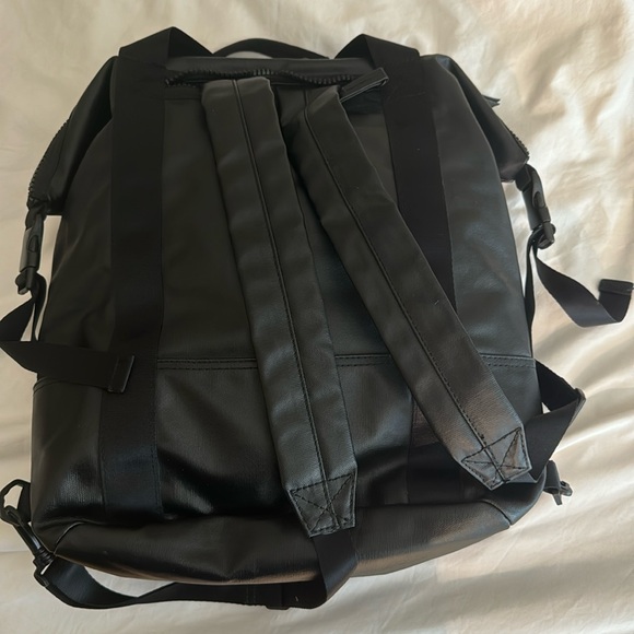 Kenneth Cole Backpack - Picture 6 of 7
